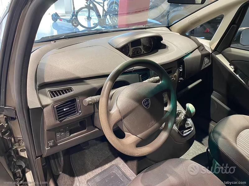 Usata Lancia Musa 77 CV (56 kW) 2009 Argento Monovolume