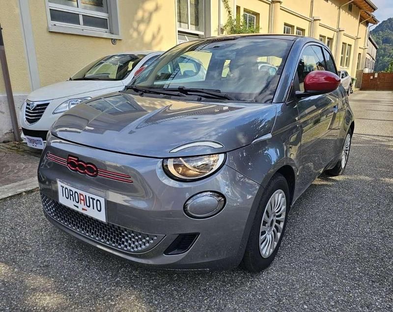 Usata Fiat 500e Red 69 kW (95 CV) 2022 Grigio scuro Berlina