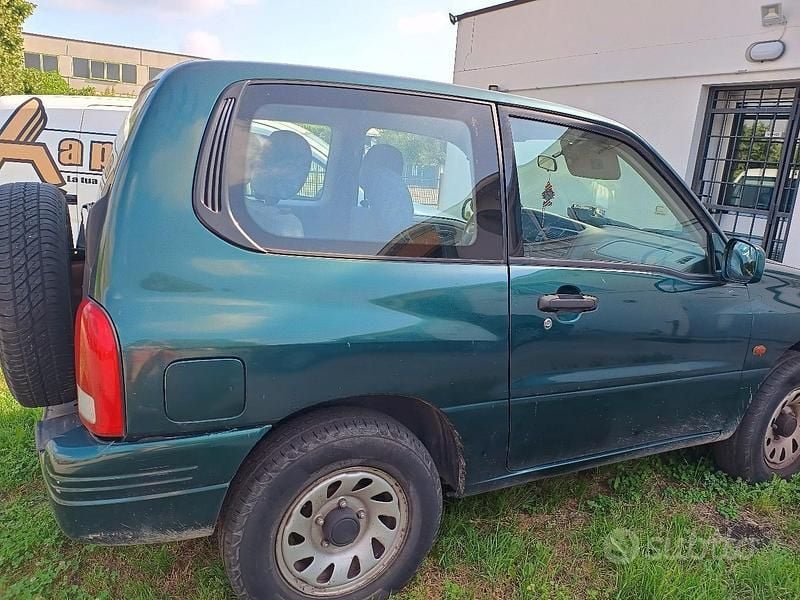 Verde Usata 2000 Suzuki Grand Vitara SUV | 5000 € (Buon prezzo) - Immagine 1/4