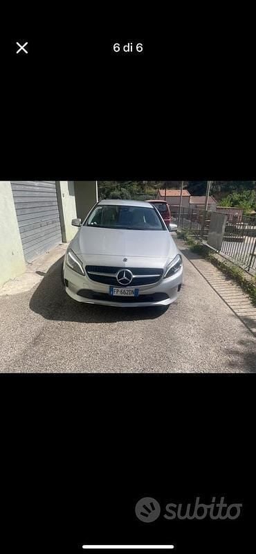 Grigio Usata 2018 Mercedes A200 Due volumi | 18.500 € (Super prezzo) - Immagine 1/4