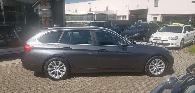 Usata BMW 318 Advantage 150 CV (110 kW) 2018 Grigio Station wagon