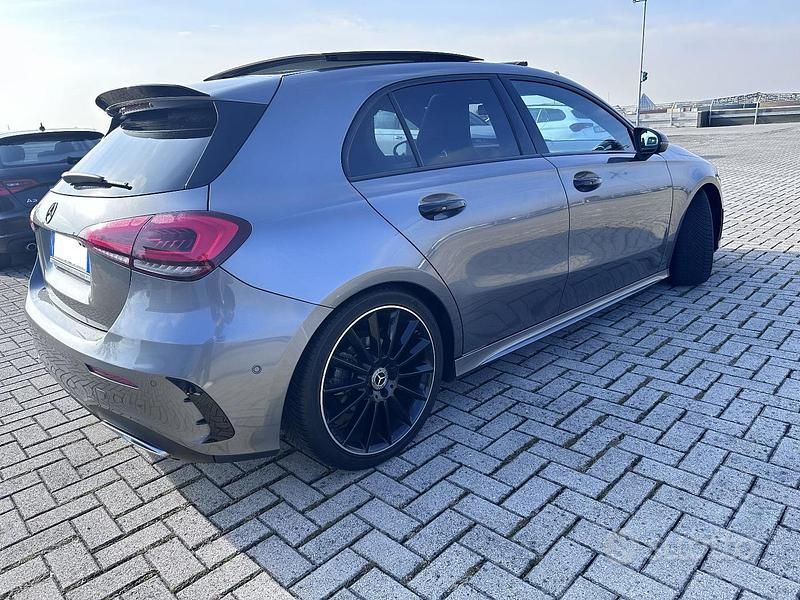 Usata Mercedes A180 Premium 116 CV (85 kW) 2018 Grigio Berlina