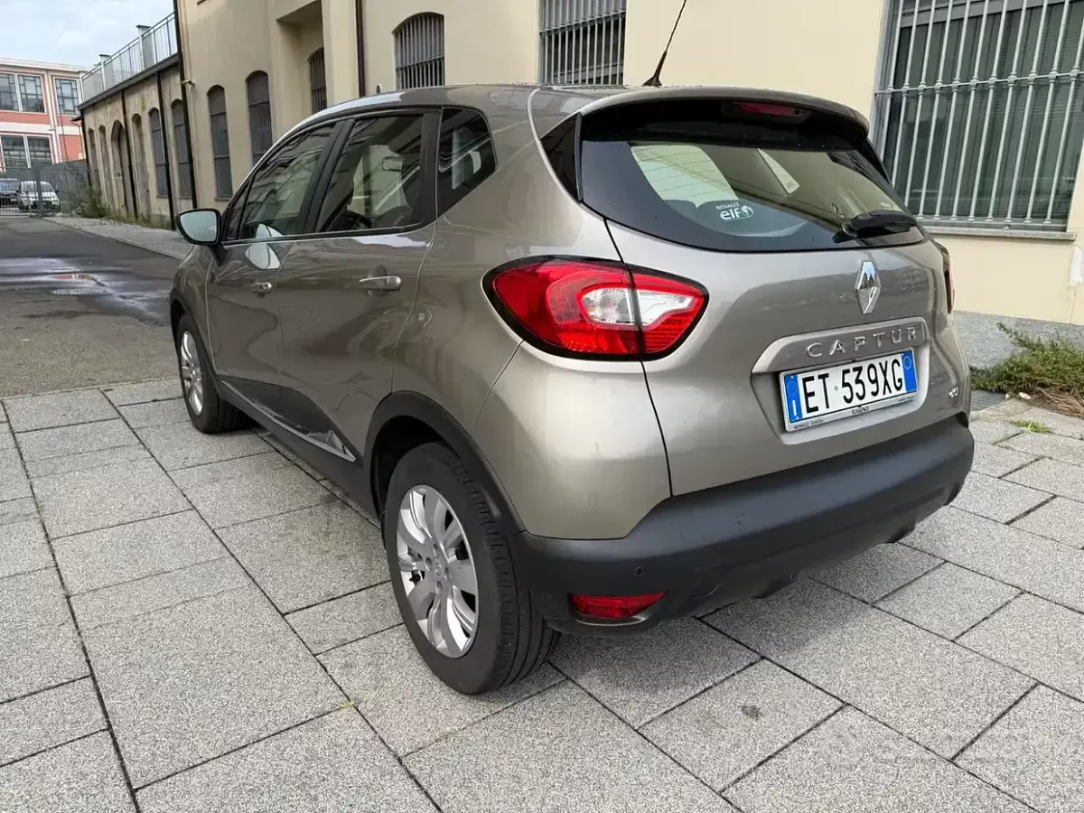 Usata Renault Captur 90 CV (66 kW) 2014 Grigio SUV