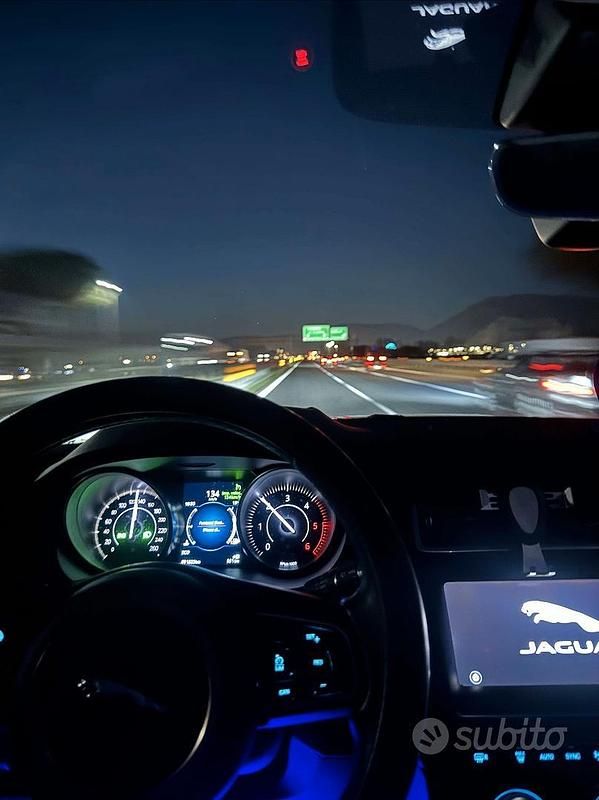 Usata Jaguar E-Pace 150 CV (110 kW) 2019 Bianco SUV