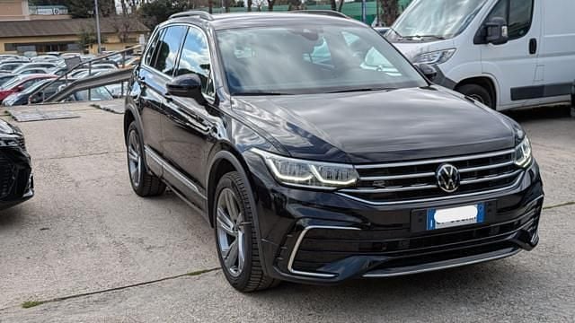 Usata VW Tiguan R-line 200 CV (147 kW) 2023 Nero SUV