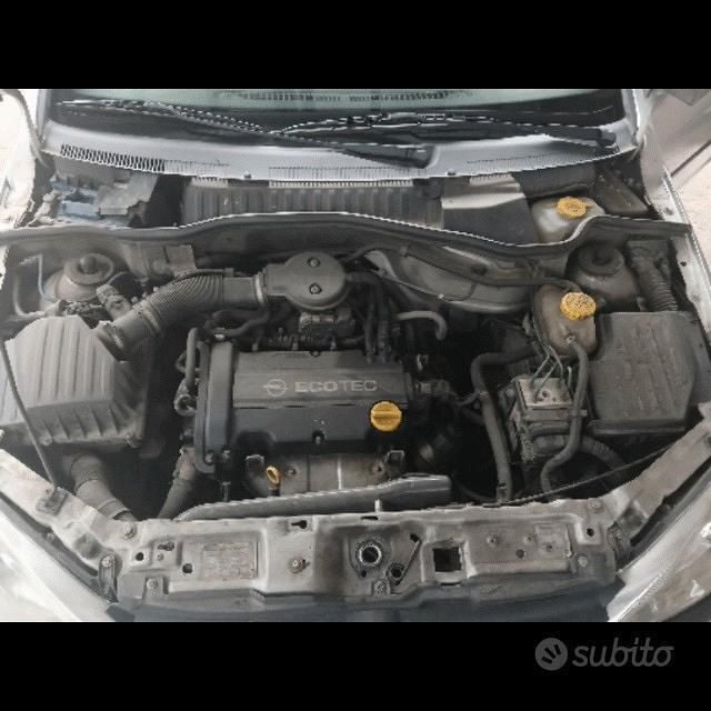 Usata Opel Corsa 75 CV (55 kW) 2001 Grigio Berlina