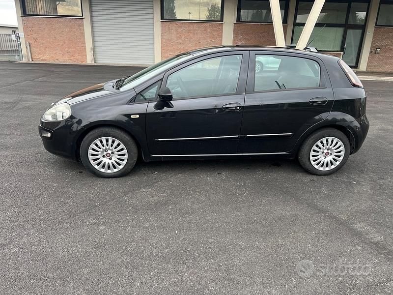 Usata Fiat Punto Active 69 CV (50 kW) 2011 Nero Utilitaria