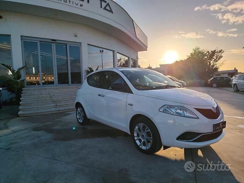 Usata Lancia Ypsilon Silver 69 CV (50 kW) 2016 Other Utilitaria