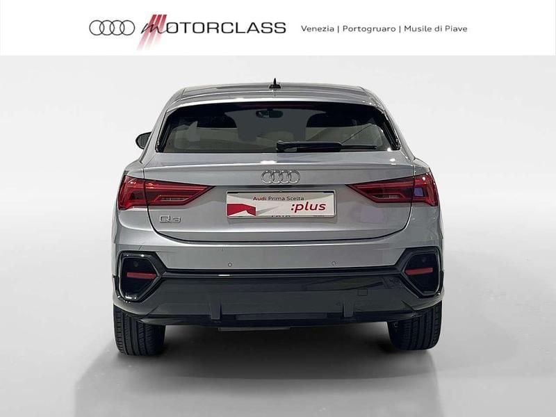 Usata Audi Q3 Sportback Business Plus 150 CV (110 kW) 2022 Argento metallizzato SUV
