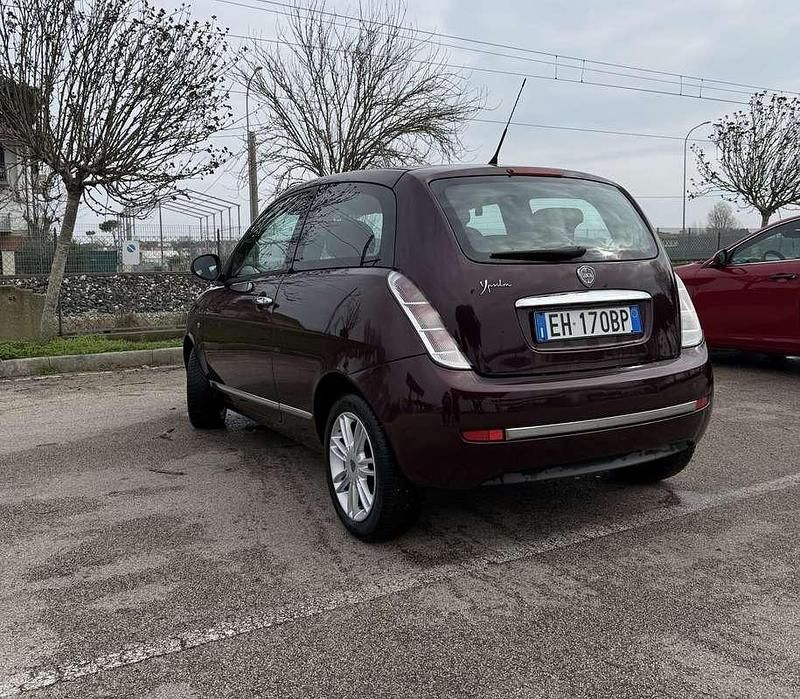 Usata Lancia Ypsilon 75 CV (55 kW) 2011 Lilla Utilitaria