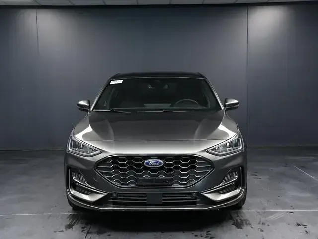 Usata Ford Focus ST-Line 154 CV (113 kW) 2025 Grigio Berlina