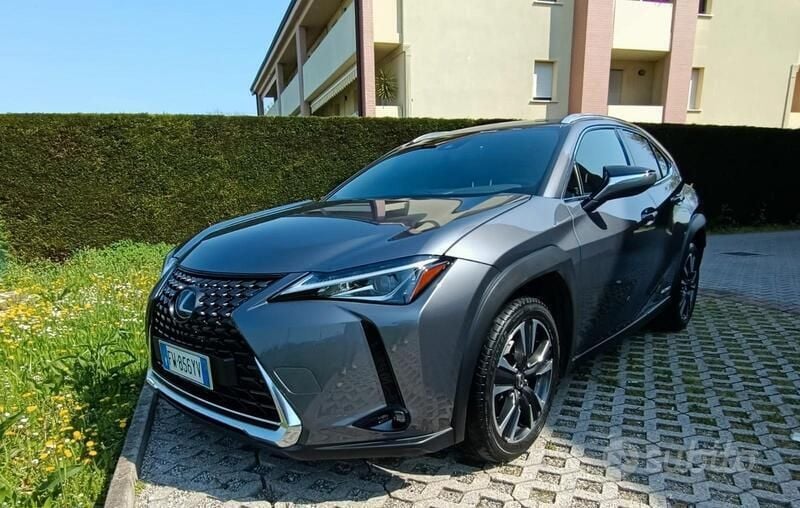 Grigio Usata 2019 Lexus UX SUV | 23.400 € - Immagine 1/4
