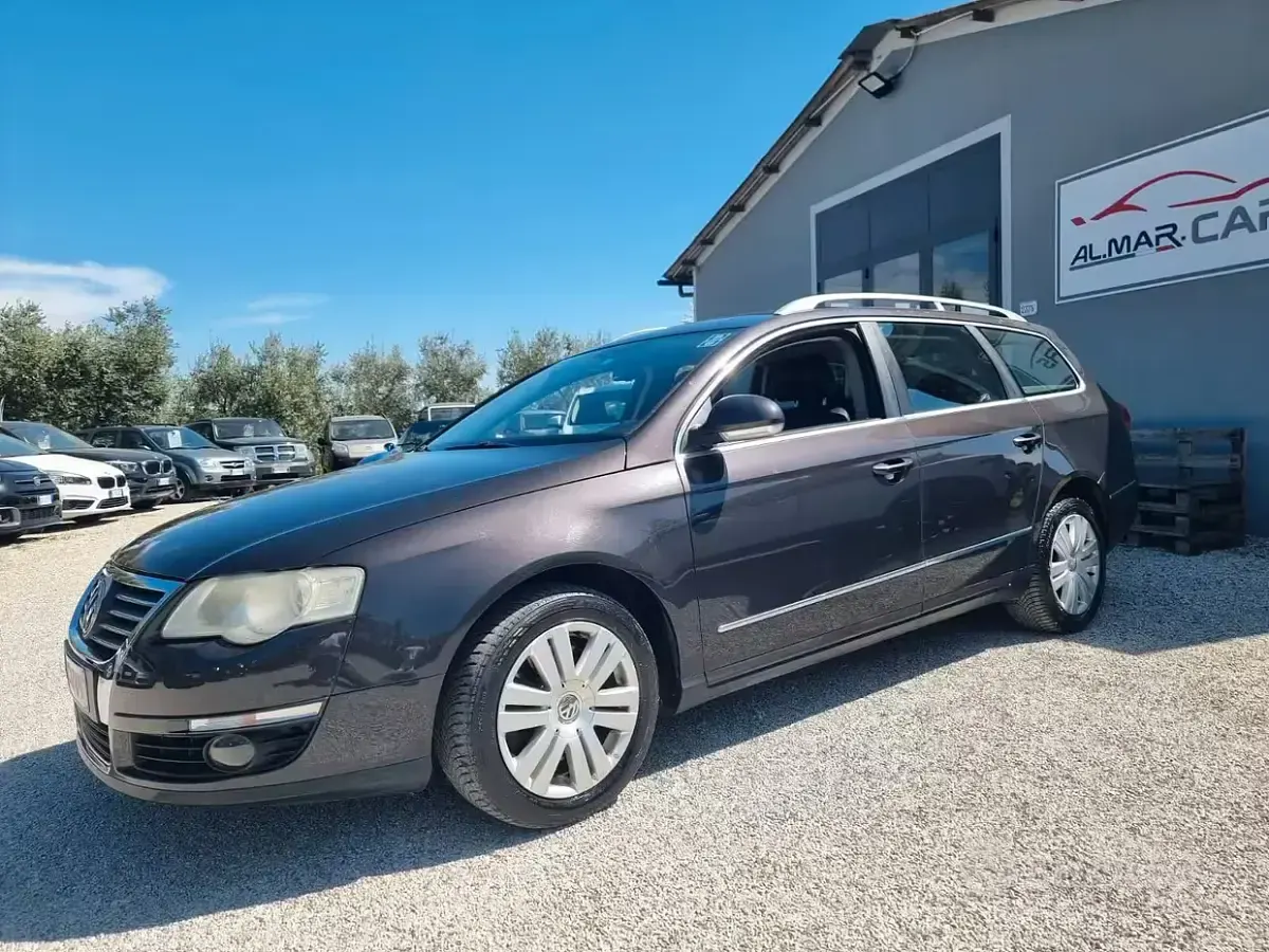 Usata VW Passat Highline 140 CV (102 kW) 2005 Nero Station wagon