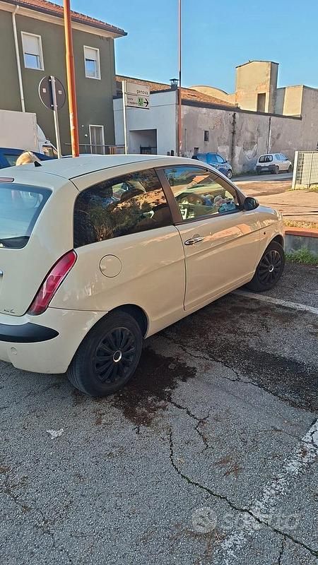 Usata Lancia Ypsilon 60 CV (44 kW) 2006 Giallo Utilitaria