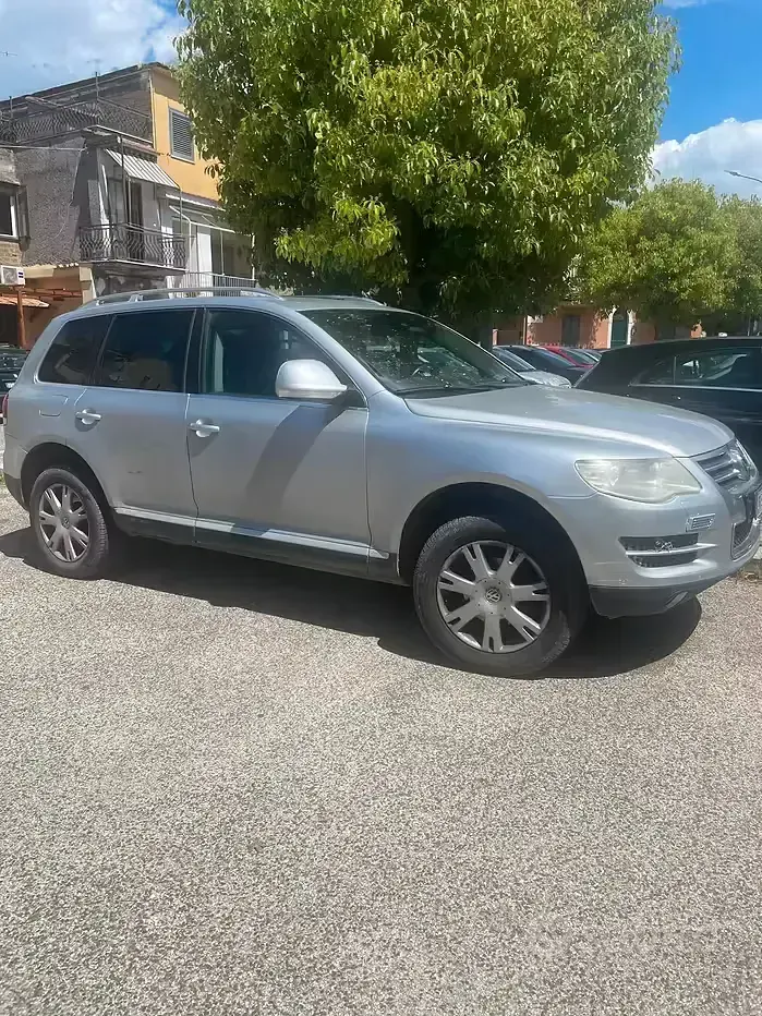 Usata VW Touareg 174 CV (127 kW) 2008 Grigio SUV