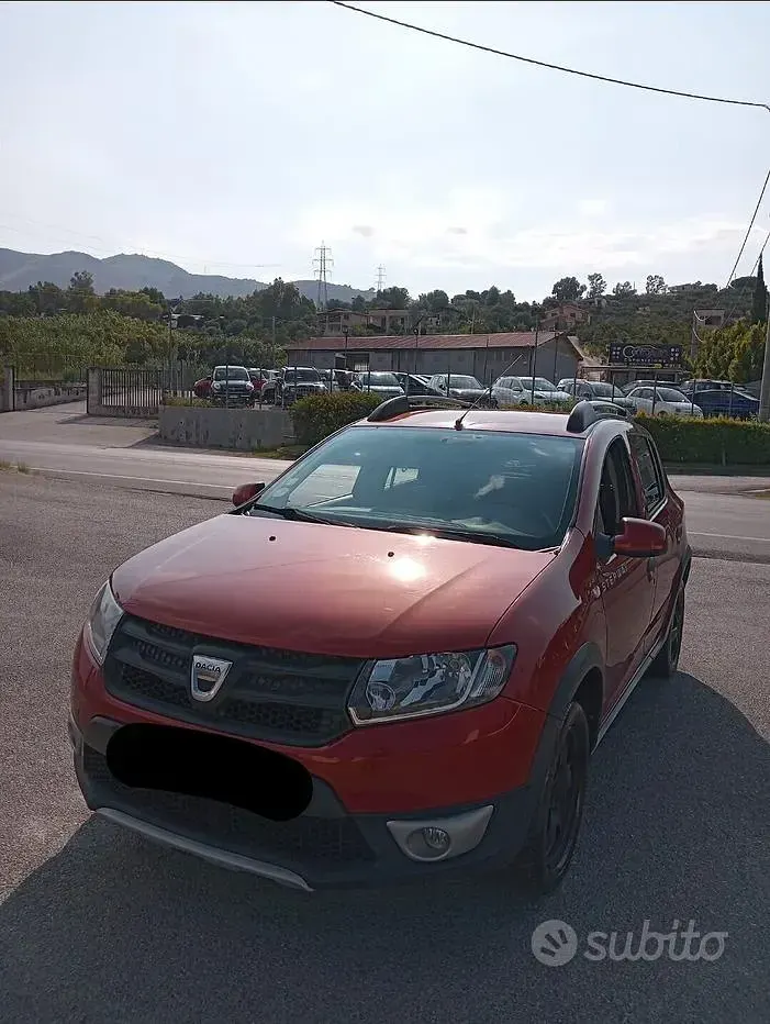 Usata Dacia Sandero Prestige 90 CV (66 kW) 2015 Rosso Berlina