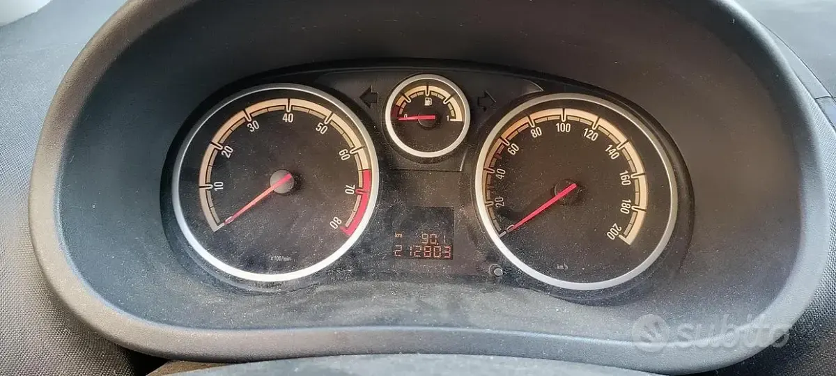Usata Opel Corsa 80 CV (58 kW) 2010 Utilitaria