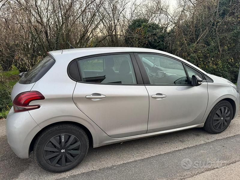 Usata Peugeot 208 75 CV (55 kW) 2016 Grigio Utilitaria