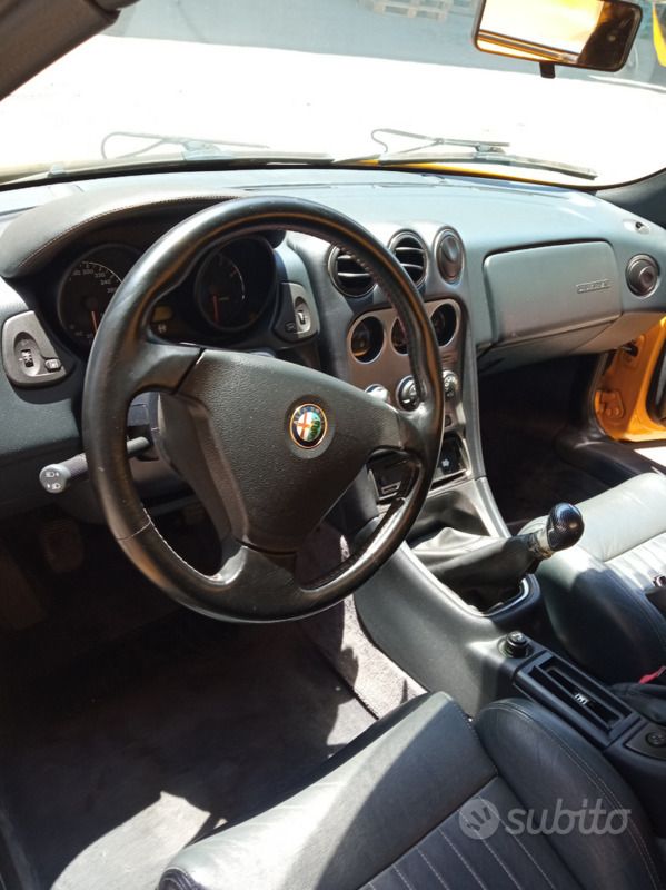 Usata Alfa Romeo Spider 2002 Giallo Cabrio