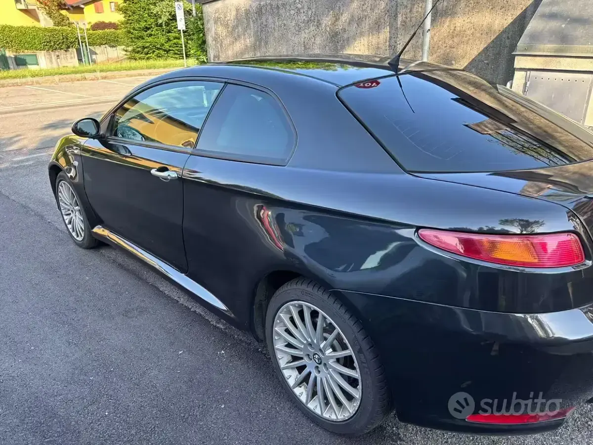 Usata Alfa Romeo GT Distinctive 166 CV (122 kW) 2004 Nero Coupé