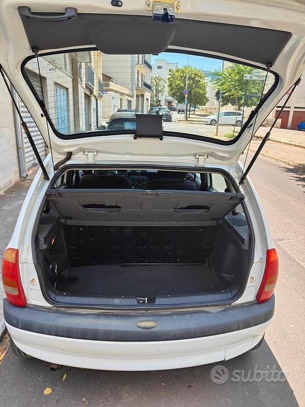 Usata Opel Corsa 58 CV (42 kW) 1997 Bianco Berlina