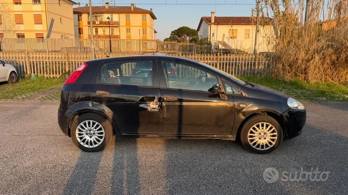 Usata Fiat Grande Punto 65 CV (47 kW) 2007 Nero Utilitaria