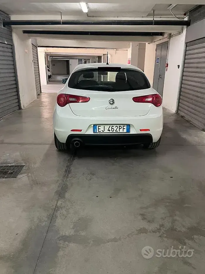 Usata Alfa Romeo Giulietta 105 CV (77 kW) 2011 Bianco Utilitaria