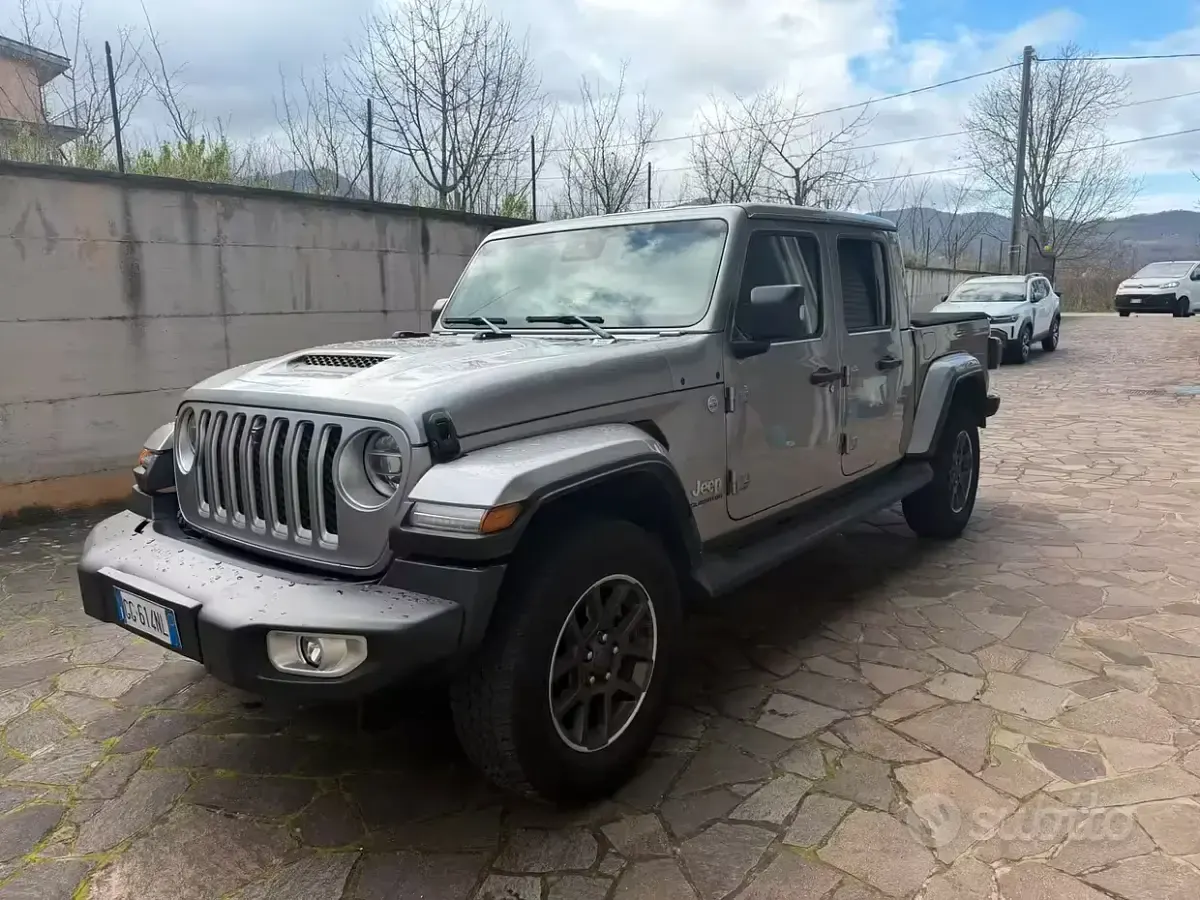 Usata Jeep Gladiator Overland 264 CV (194 kW) 2021 Grigio Pick-up