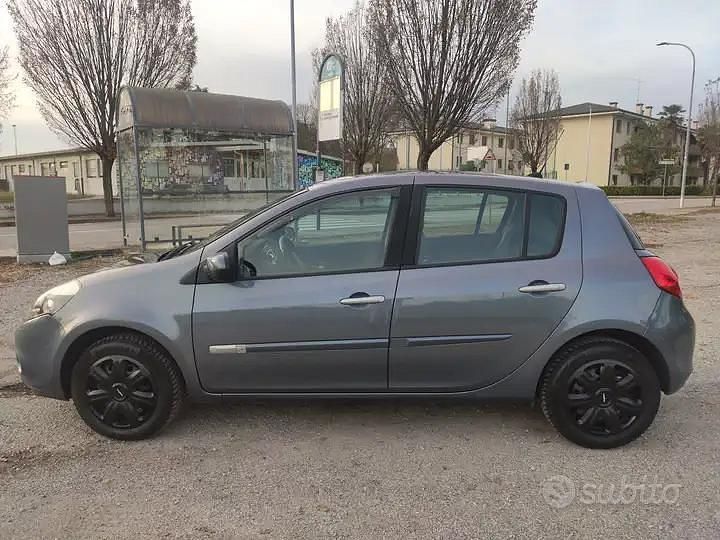 Usata Renault Clio II 75 CV (55 kW) 2011 Grigio Berlina