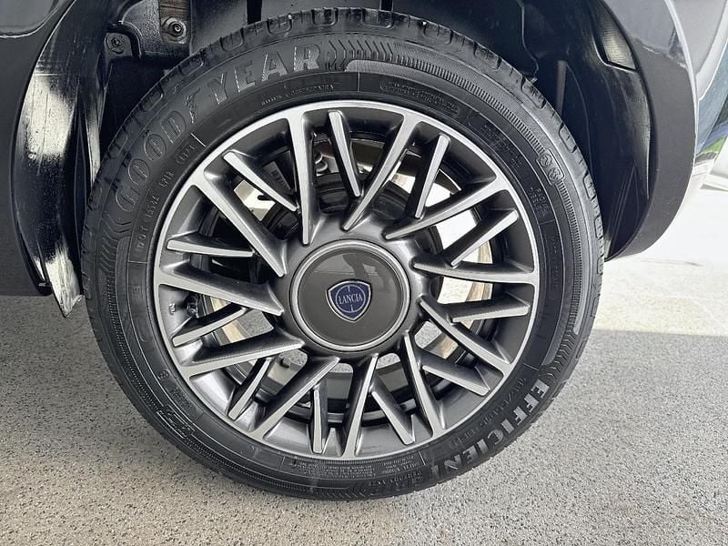 Usata Lancia Ypsilon Gold 70 CV (51 kW) 2023 Nero Utilitaria