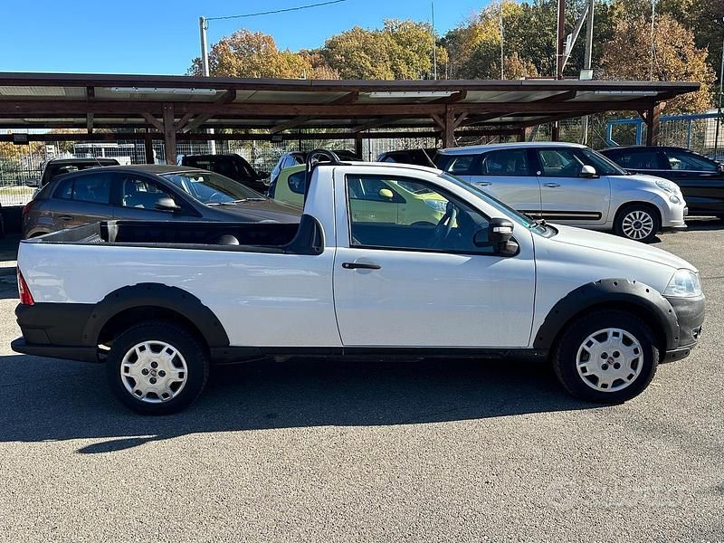 Usata Fiat Strada 95 CV (69 kW) 2013 Bianco Pick-up