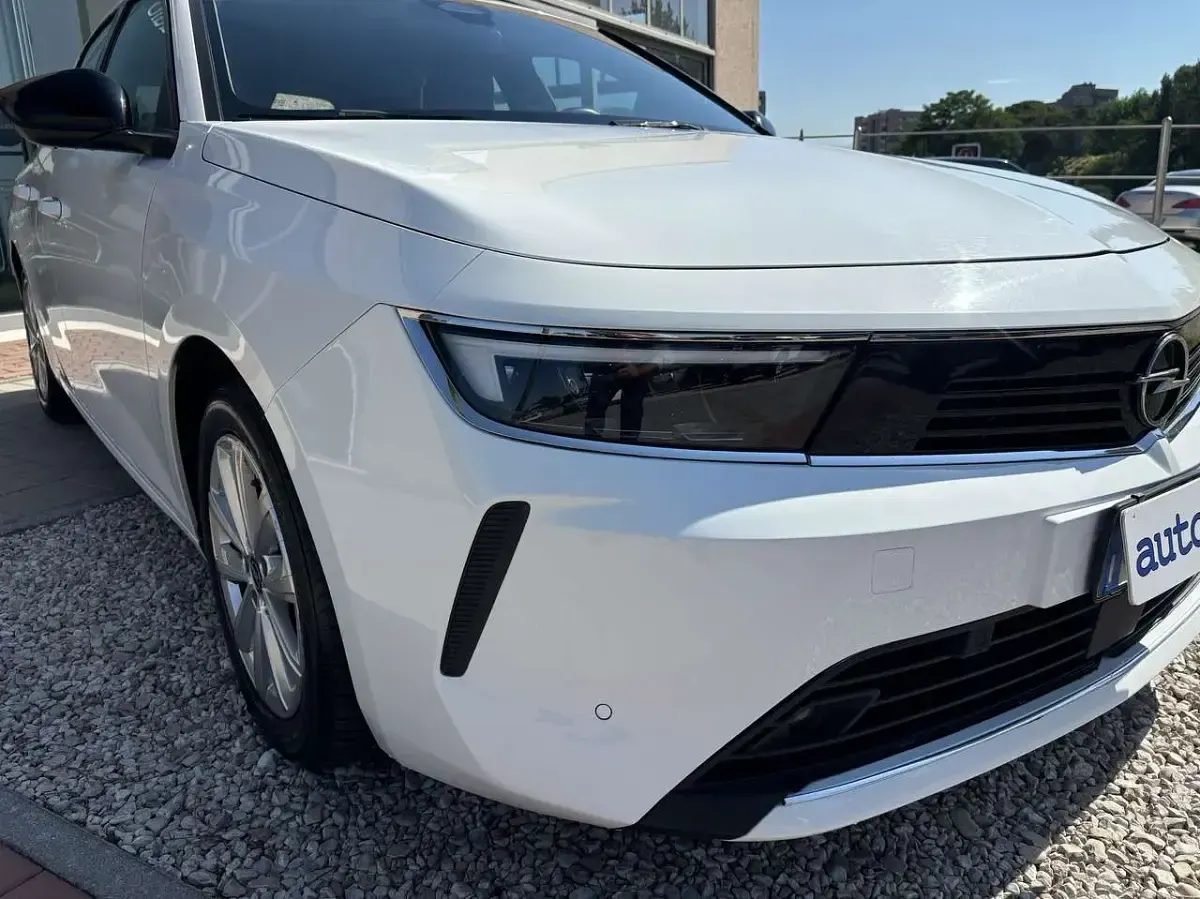 Usata Opel Astra Elegance 110 CV (80 kW) 2023 Bianco Utilitaria