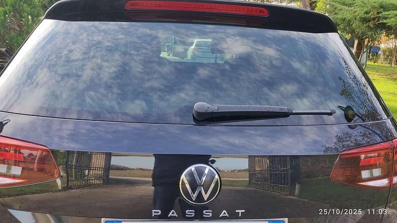 Usata VW Passat Business+ 150 CV (110 kW) 2021 Nero Station wagon