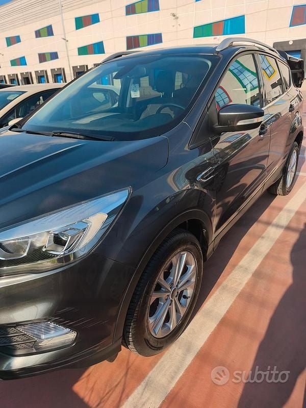 Usata Ford Kuga Titanium S 120 CV (88 kW) 2017 Grigio SUV