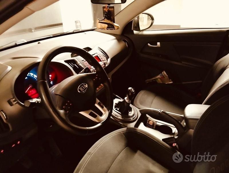 Usata Kia Carens 115 CV (84 kW) 2013 Marrone Monovolume