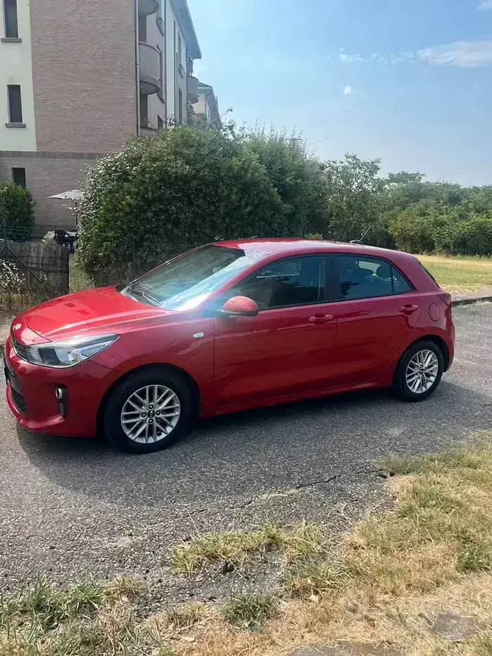 Usata Kia Rio 84 CV (61 kW) 2019 Rosso Berlina