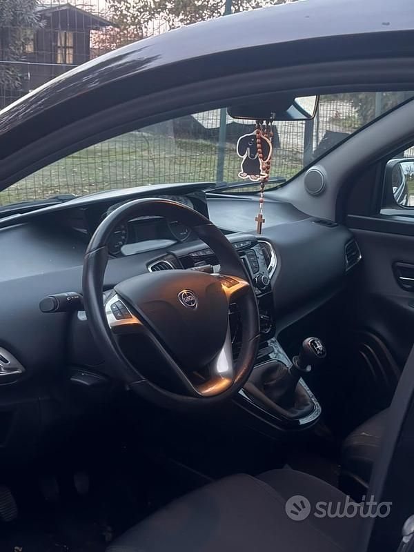 Usata Lancia Ypsilon 80 CV (58 kW) 2019 Nero Utilitaria