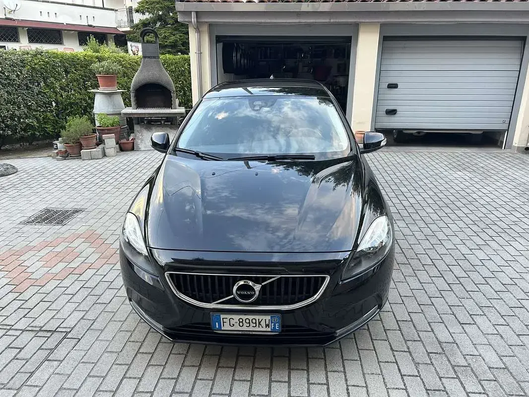 Usata Volvo V40 Business Edition 120 CV (88 kW) 2017 Nero Berlina