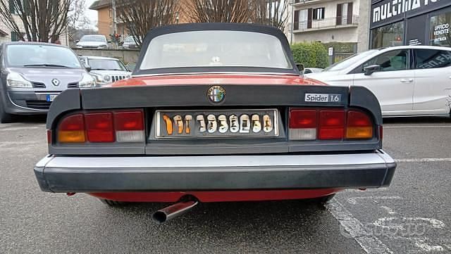 Usata Alfa Romeo Spider 109 CV (80 kW) 1984 Rosso Cabrio