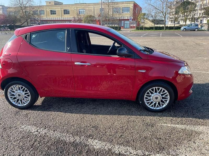Usata Lancia Ypsilon Gold 95 CV (69 kW) 2013 Rosso Utilitaria