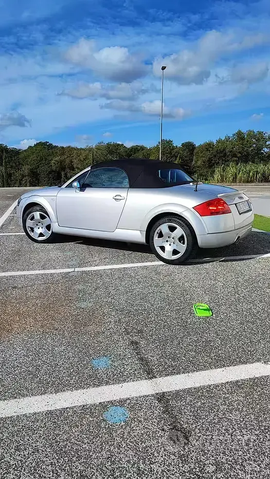Usata Audi TT Roadster 179 CV (131 kW) 2001 Grigio Cabrio