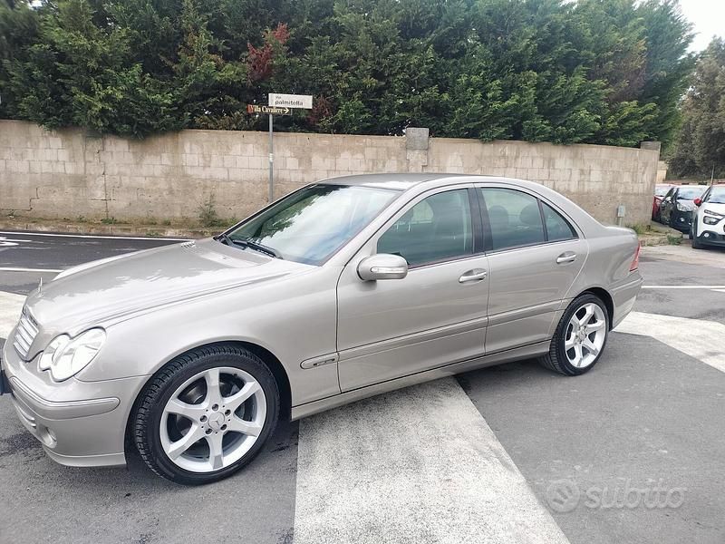 Usata Mercedes C220 Avantgarde 149 CV (109 kW) 2007 Marrone Berlina