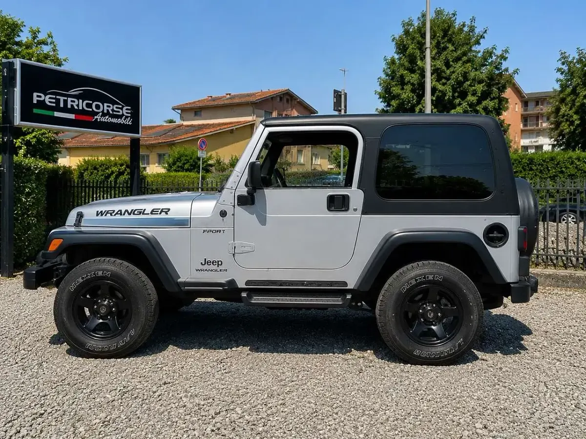 Usata Jeep Wrangler Sport 143 CV (105 kW) 2004 Grigio SUV
