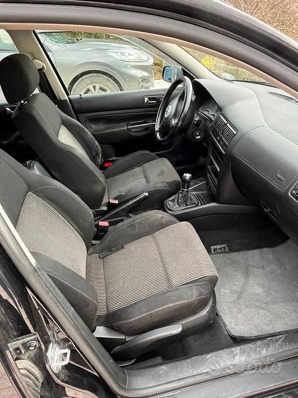 Usata VW Golf IV 130 CV (95 kW) 2002 Nero Berlina