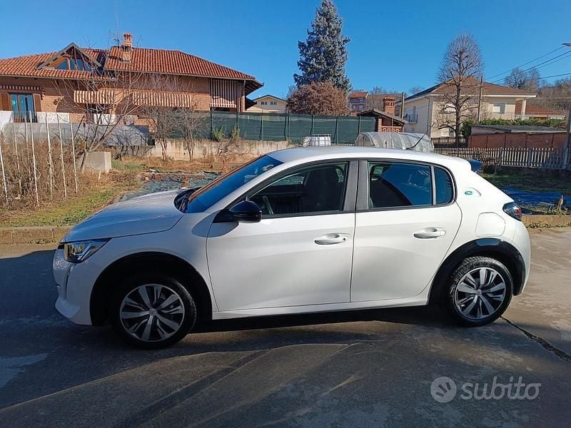Usata Peugeot e-208 100 kW (136 CV) 2023 Bianco Utilitaria
