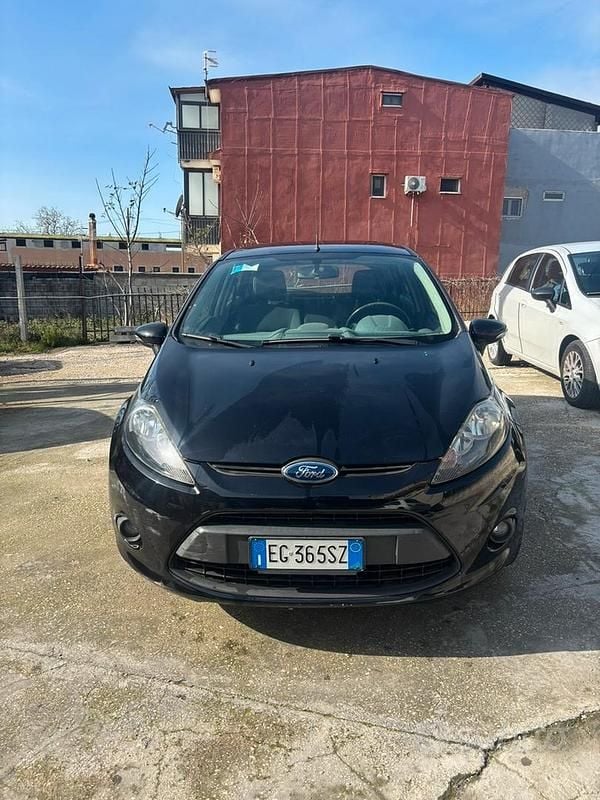 Nero Usata 2011 Ford Fiesta Berlina | 3000 € (Ottimo prezzo) - Immagine 1/4