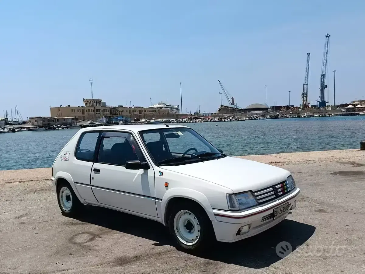 Usata Peugeot 205 101 CV (74 kW) 1990 Bianco Berlina