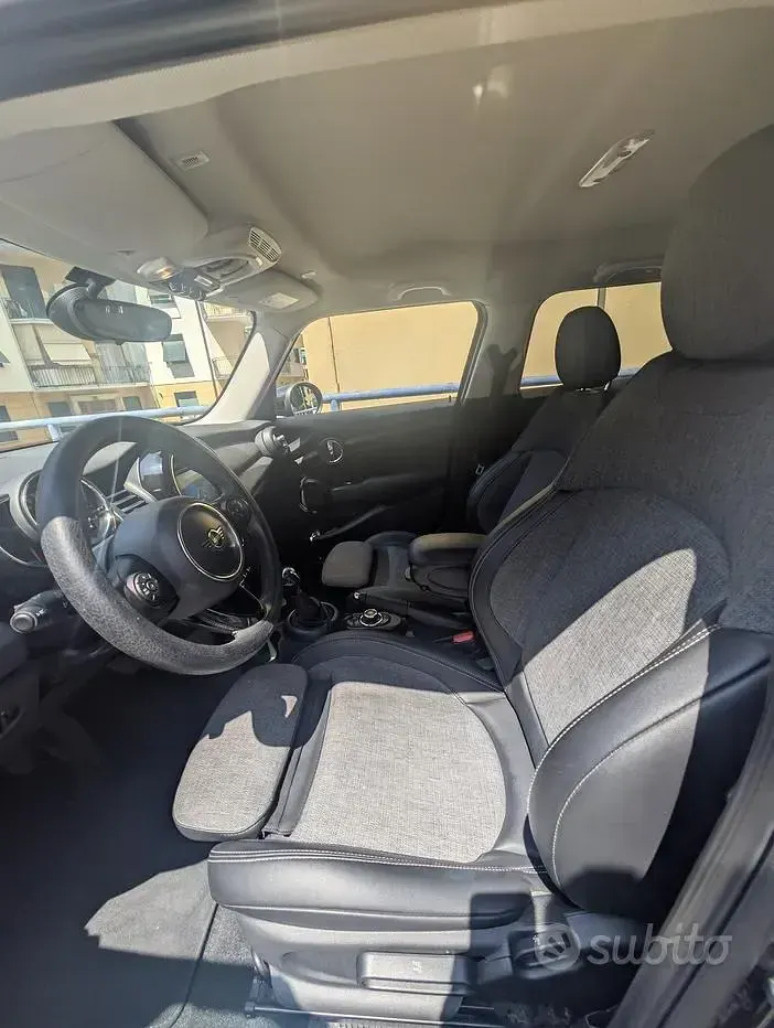 Usata Mini Cooper 102 CV (75 kW) 2022 Nero Utilitaria