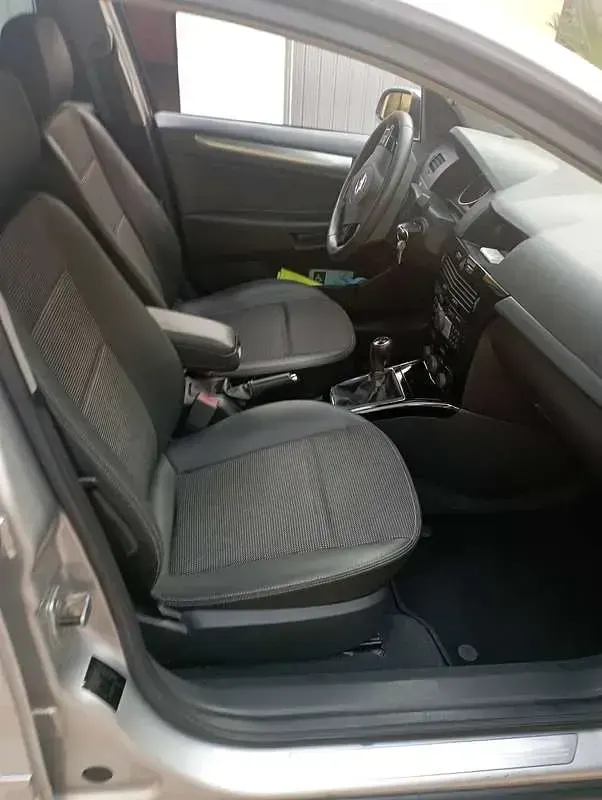 Usata Opel Astra Cosmo 116 CV (85 kW) 2007 Argento Station wagon