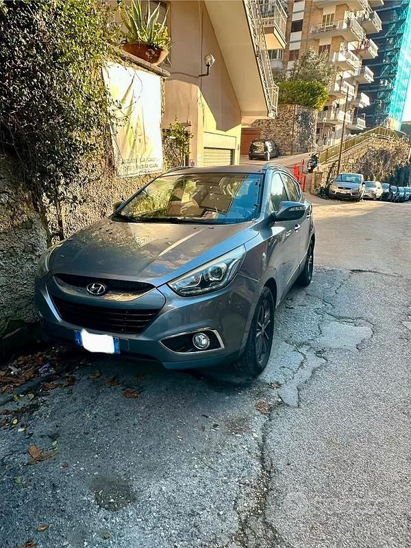 Grigio Usata 2015 Hyundai ix35 Xpossible SUV | 8500 € (Buon prezzo) - Immagine 1/4